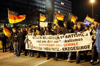 Rund 800 Menschen bei Demonstrationen in Chemnitzer Innenstadt - 