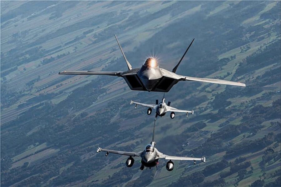 Russisch-iranische Störmanöver über Syrien - Die US-Luftwaffe verlegt zusätzliche Tarnkappenjets vom Typ F-22 Raptor in den Nahen Osten. 