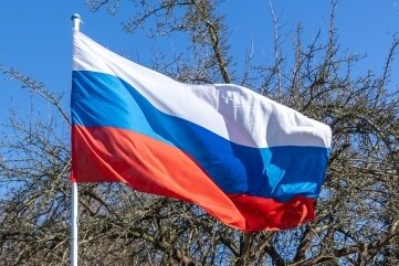 Russland-Fahne sorgt für Empörung - Flagge der Russischen Föderation in Rotschau. 