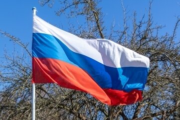 Russland-Fahne sorgt für Empörung - Flagge der Russischen Föderation in Rotschau. 