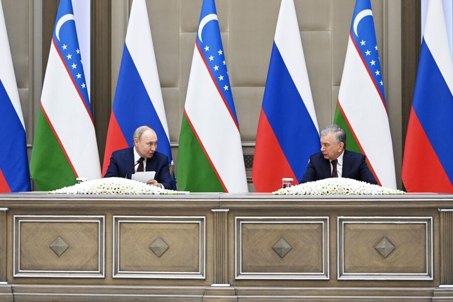 Russland will Usbekistan Gas und Atomkraft liefern - Russlands Präsident Wladimir Putin zusammen mit seinem usbekischen Amtskollegen Schawkat Mirsijojew in Taschkent.