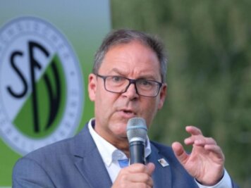 Sächsischer Fußball-Verband beendet Saison - Sachsens Fußball-Präsident Hermann Winkler