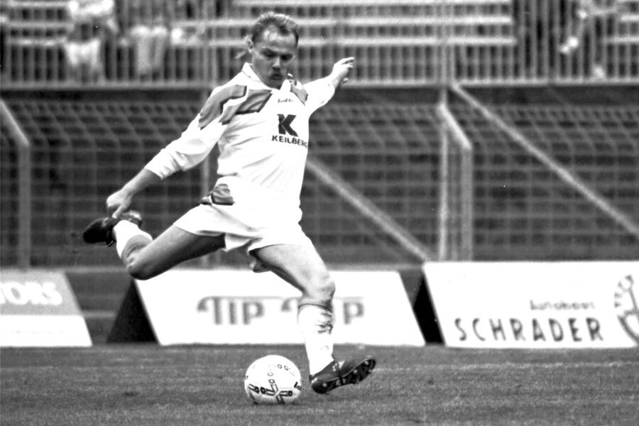 Saarbrücken-Pokalsensation gegen Bayern erinnert Zwickau-Fans an Tipold-Traumtor im Ludwigspark - Bernd Tipold, hier im Heimspiel des FSV gegen Mannheim 1994, erzielte vor 29 Jahren das Tor des Monats.