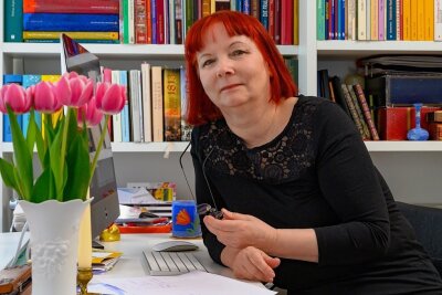 Sabine Ebert und ihr Biedermeier-Roman: "Ich baue auf den klugen Leser" - Sabine Ebert in ihrem Arbeitszimmer in Dresden. 