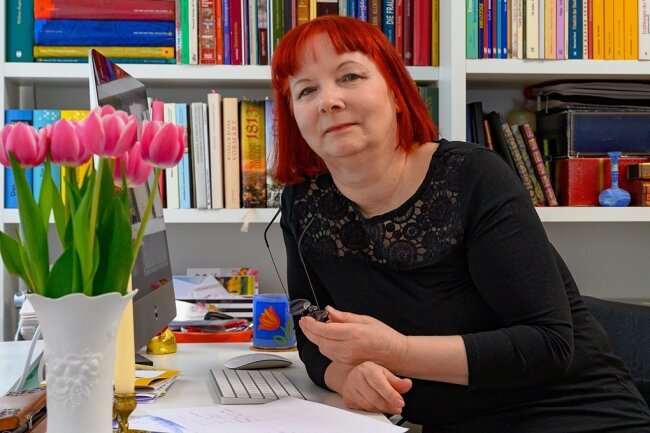 Sabine Ebert in ihrem Arbeitszimmer in Dresden. 