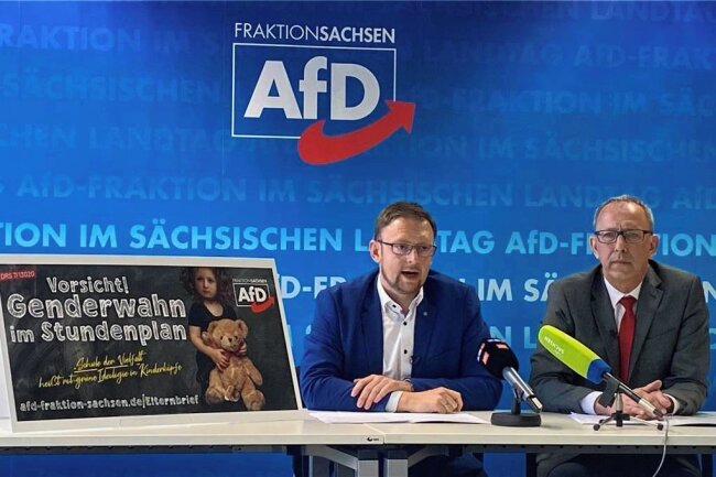 Sachsen: AfD-Kampagne gegen angeblichen "Genderwahn" an Schulen - AfD-Bildungspolitiker Rolf Weigand (Mitte) und AfD-Fraktionschef Jörg Urban zur Präsentation ihrer Kampagne gegen "Genderwahn im Stundenplan".
