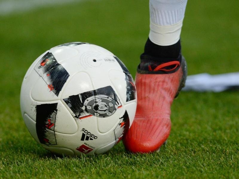 Sachsen: Fußballverband unterbricht Spielbetrieb - 