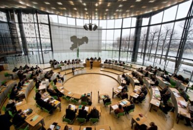 Sachsen: Koalition stockt den Haushalt auf - Der Sächsische Landtag in Dresden entscheidet Ende April über den Doppelhaushalt 2015/16.