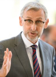 Sachsen: "Modernstes Gesetz" für Katastrophenschutz vorgestellt - Armin Schuster - Innenminister