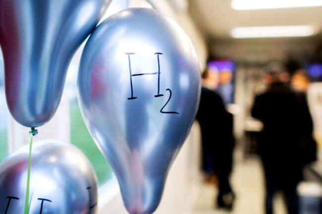 Wasserstoff: Ballons mit der chemischen Formel für Wasserstoff «H2» 