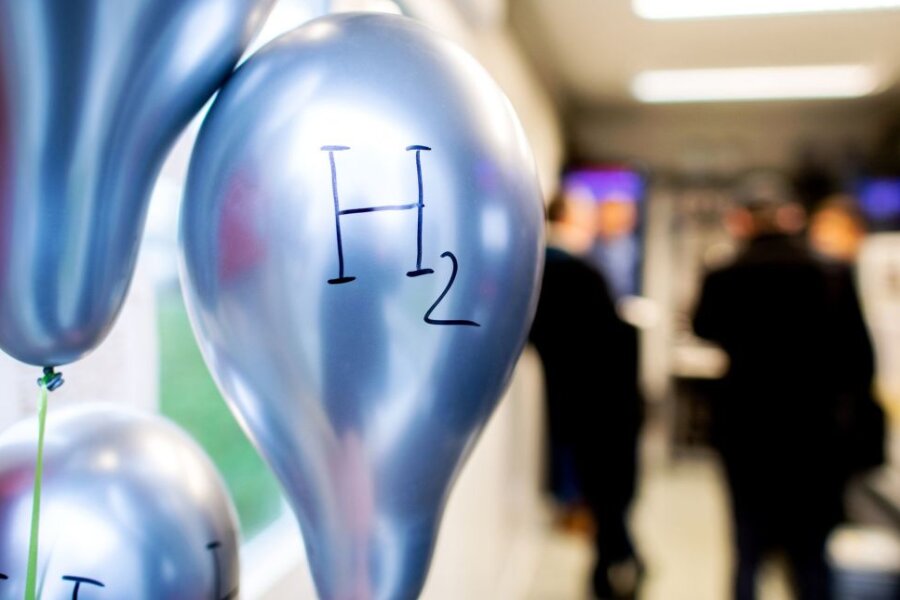 Wasserstoff: Ballons mit der chemischen Formel für Wasserstoff «H2»
