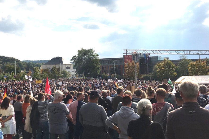 Sachsen und die Demonstrationen: Der schmale Grat der Energie-Proteste - In Plauen gingen am Sonntag zum dritten Mal mehrere tausend Menschen auf die Straße.