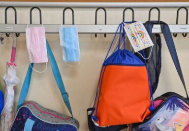 Sachsen will Maskenpflicht in Schulgebäuden bis 2. April beibehalten - 