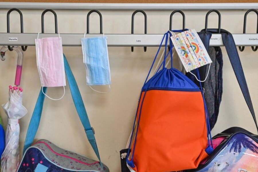 Sachsen will Maskenpflicht in Schulgebäuden bis 2. April beibehalten