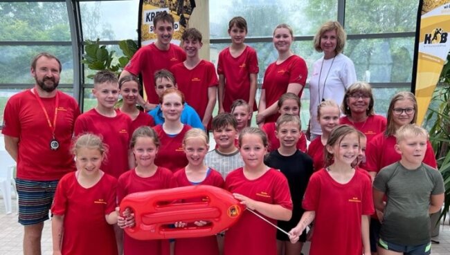 Sachsenburger Rettungsschwimmer feiern wieder Erfolge - Die Rettungsschwimmer der Sachsenburger Riege haben bei den Kreis-Kinder- und Jugendspielen in diesem Jahr 56 Medaillen aus dem Wasser gefischt. 