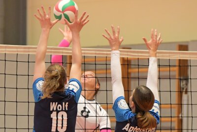 Sachsenklasse: Sieg und Niederlage für Hormersdorfer Volleyballerinnen - Tina Bieligk zieht durch: Die Außenangreiferin zählte sowohl gegen Reichenbach als auch gegen Reudnitz zu den besten Hormissen.