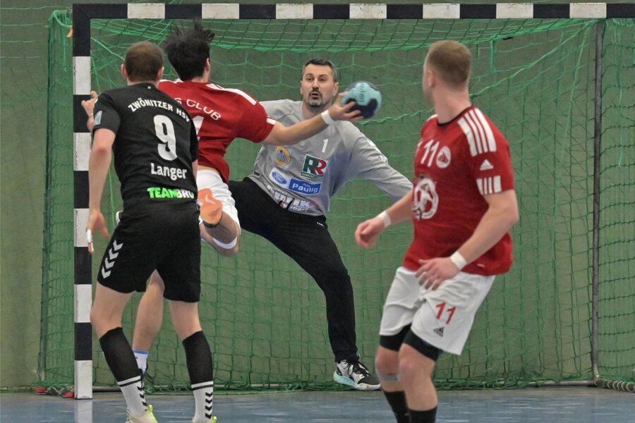 Sachsenliga: Zwönitzer Handballer wollen Grubenlampen ausknipsen - Großer Rückhalt im Tor: Filip Veverka will am Samstag auch gegen den ZHC Grubenlampe glänzen.