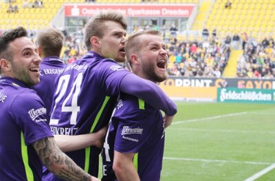 Sachsenpokal: Aue zieht mit 3:0 gegen Dresden ins Finale ein - 
