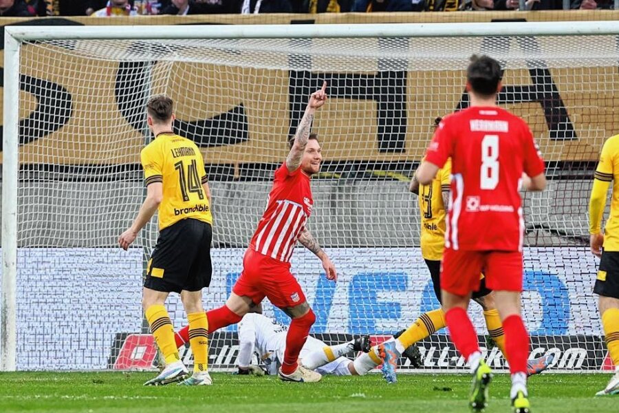 Sachsenpokal: FSV Zwickau steht nach Sieg gegen Dresden im Halbfinale - Jan Löhmannsröben traf bereits in der neunten Spielminute zum entscheidenden Treffer des Spiels. Per Kopf ließ er die Schwäne jubeln.