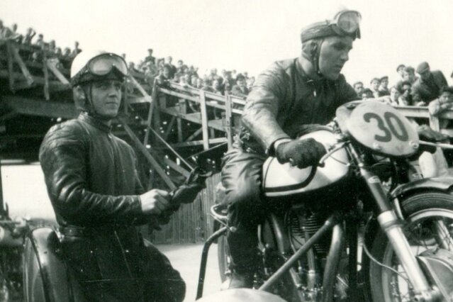 Sachsenring, Heimat der Seitenwagen - Das Karl-Marx-Städter Gespann Fritz Bagge (r.) und Kurt Schönherr stand in den 1950er-Jahren am Sachsenring mehrfach auf dem Podium. Am Wochenende dreht das Duo wieder seine Runden.