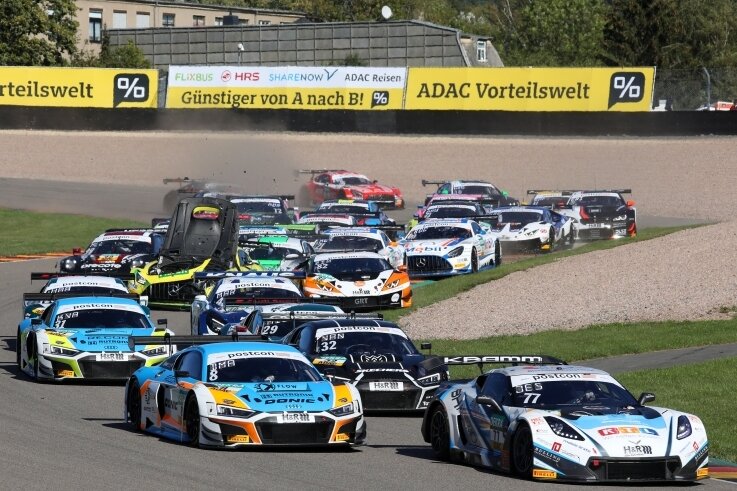 Sachsenring wartet auf die Liga der Supersportwagen - Im Starterfeld der ADAC-GT-Masters liefern sich Autos mit mehr als 500 PS unter der Haube ein hartes Rennen. 
