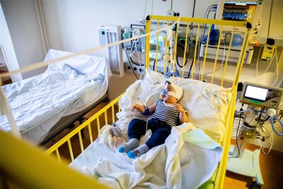 Sachsens Ärzte bereiten sich auf Infektionswelle bei Kindern vor - RS-Viren führten im letzten Jahr bei vielen Kindern zu lebensbedrohlichen Situationen.
