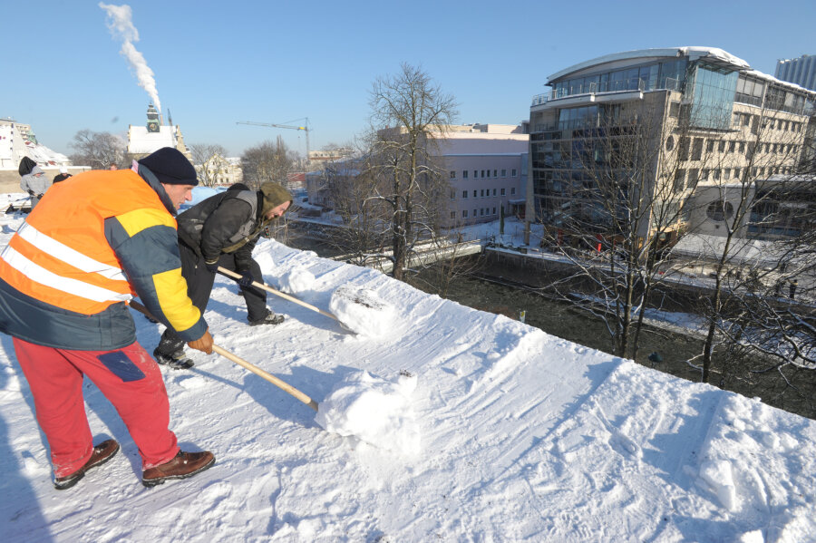 Sachsens Dächer ächzen unter Eispanzern und schwerem Schnee - 