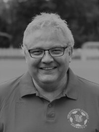 Thomas Grandt war bei allen sächsischen Fußballvereinen bekannt und beliebt. Der Vorsitzende des Kreisverbandes Chemnitz und Mitarbeiter des Sächsischen Fußballverbandes ist am Freitag im Alter von 56 Jahren verstorben. 
