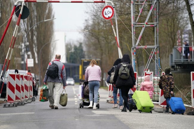 Sachsens Kommunen schlagen Alarm - Leipzig baut Zeltstadt für Geflüchtete wieder auf - 