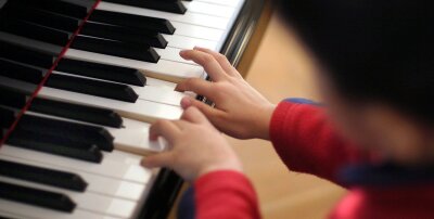 Der Run von Kindern und Jugendlichen auf die Musikschulen ist ungebrochen. Aber er kollidiert mit dem sich auch in diesem Bereich abzeichnenden Fachkräftemangel.  