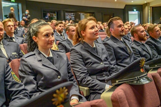 113 Absolventen treten jetzt am Montag nach ihrer zweijährigen Ausbildung als Polizeimeister ihren Dienst in Sachsens Polizei an. 