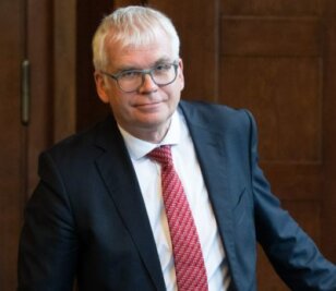Sachsens Rekordhaushalt: Mehr Ausgaben, höhere Steuern - Hartmut Vorjohann - Sächsischer Finanzminister