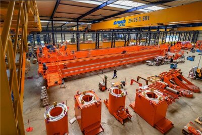Sachsens Unternehmer des Jahres aus Oelsnitz: Gegen die Schwerkraft - Die Prozesskräne, die das Unternehmen herstellt, haben eine Tragkraft von bis zu 500 Tonnen und eine Spannweite bis zu 50 Metern.