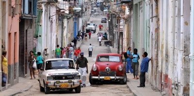 Sachsens Unternehmer suchen neue Kontakte in Kuba - Eine Straßenszene in Havanna. Auch im Wohnungsbau gibt es enormen Nachholbedarf.