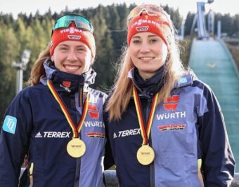 Sächsisches Duo wird Deutscher Meister - Jenny Nowak (links) und Ronja Loh kürten sich am Wochenende zum Deutschen Teammeister der Frauen. Foto: VSC Klingenthal/Konstanze Schneider