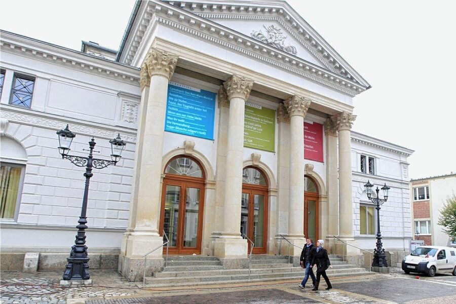 Der Plauener Stadtrat bekennt sich, auch finanziell, zum Vogtlandtheater (Foto), zum Theater Plauen-Zwickau ingsesamt. Dennoch bleibt die Kultureinrichtung in Turbulenzen.