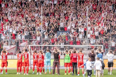 Saison 1 des FSV Zwickau nach dem Abstieg: Ein Kommentar über Lob und Lüge - Die Fans des FSV Zwickau und die Mannschaft bildeten in der zurückliegenden Regionalliga-Saison eine Einheit.