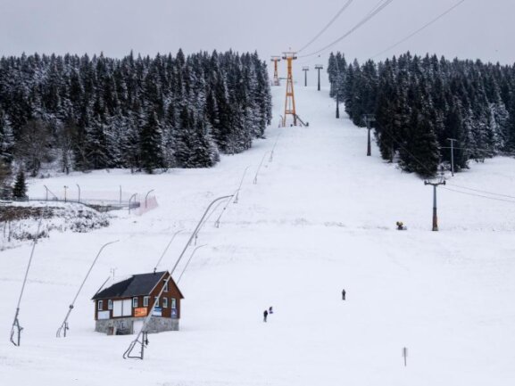 Aus und vorbei: Auch am Fichtelberg ist die alpine Skisaison frühzeitig beendet.