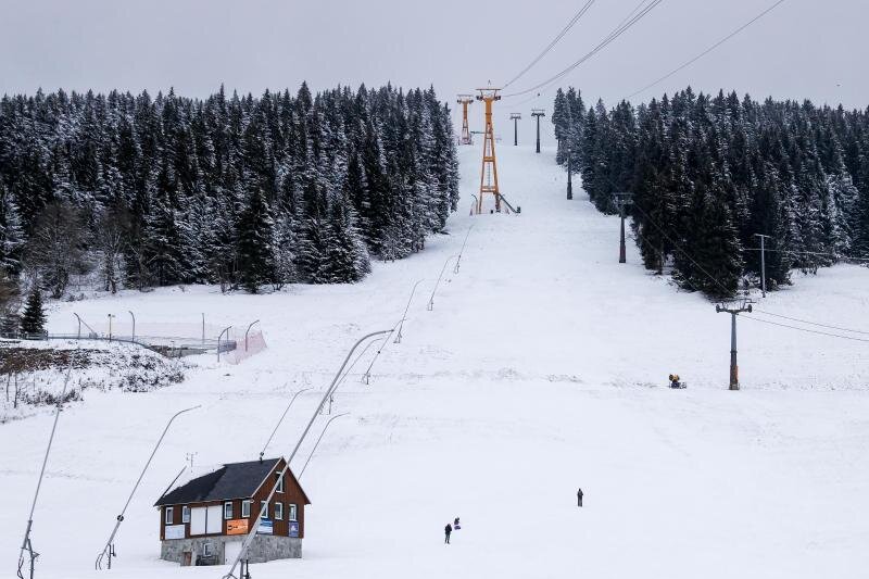 Aus und vorbei: Auch am Fichtelberg ist die alpine Skisaison frühzeitig beendet.