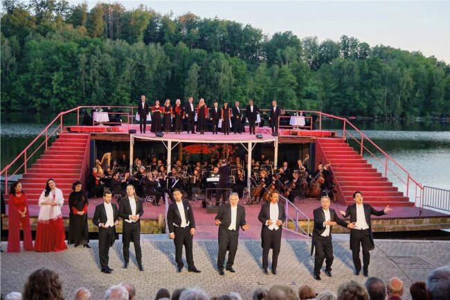 Saison eröffnet: Operetten- und Musicalgala auf der Seebühne Kriebstein - Mit einer Galaveranstaltung wurde die Saison auf der Seebühne Kriebstein eröffnet. 