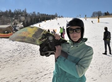 Saisonausklang in der Skiarena - Finn Schmidt aus Thalheim war jetzt noch einmal mit dem Snowboard unterwegs.