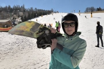 Saisonausklang in der Skiarena - Finn Schmidt aus Thalheim war jetzt noch einmal mit dem Snowboard unterwegs.