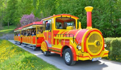 Saisonstart: Kleinbahn rollt durch den Park - Die Reichenbacher Kleinbahn