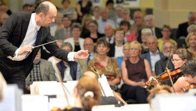 Salieri-Double: Es holpert nur bei der Sprache - Attilio Tomasello stellte sich beim Sonderkonzert am Montagabend in der Nikolaikirche als Kandidat für die Chefdirigenten-Stelle vor.