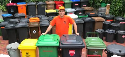 Sammler sucht die violette Mülltonne - Um die 100 Mülltonnen aus verschiedenen Jahrzehnten und unterschiedlichen Ländern hat Alexander Smoljanovic innerhalb von 15 Jahren gesammelt. 