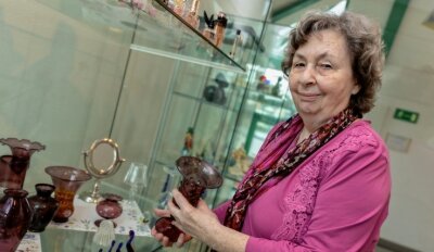 Sammlerin präsentiert gläserne Glanzstücke - Glas in allen Variationen stellt die Sammlerin Annelies Spitzner jetzt im Auerbacher Stadtmuseum aus. Anlass ist das Jahr des Glases. 