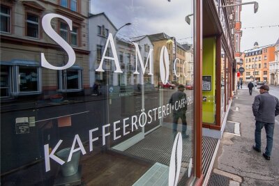 Samocca-Mitarbeiter in Aue kämpfen für längere Öffnungszeiten - Das Kaffeehaus in der Bahnhofstraße ist eines der beliebtesten Lokale in Aue. Ab Mittag stehen Kunden neuerdings vor verschlossener Tür. 