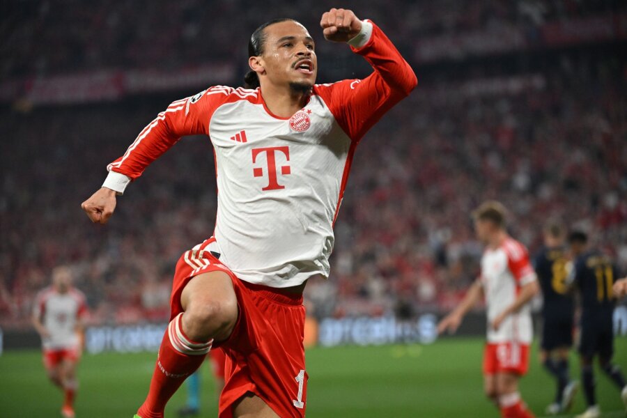 Sané über Vertragsverlängerung: Erste Gespräche geführt - Leroy Sané fühlt sich beim FC Bayern wohl.