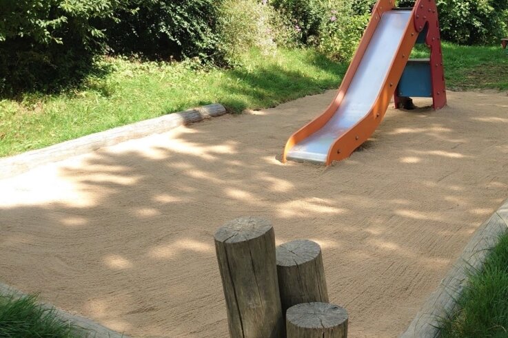 Sand nach Nagelattacke auf Spielplatz ausgetauscht - Auf dem Spielplatz an der Dr.-Otto-Just-Straße wurde der Sand ausgetauscht. 