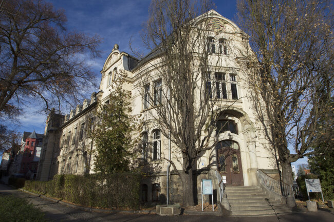 Sanierer baut früheres Landratsamt zu Seniorenqartier aus - Das alte Landratsamt an der Neundorfer Straße 94-96 in Plauen. 